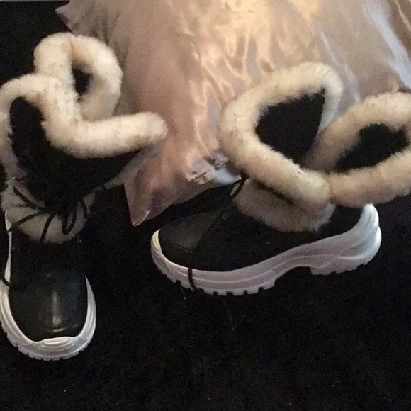 Journee collection, sneaker boot, worn once - Picture 4 of 6